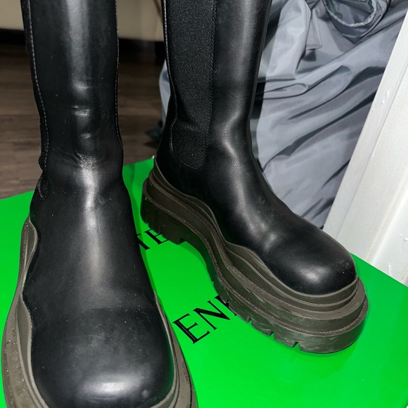 Bottega Veneta women’s tire boot - Picture 3 of 6